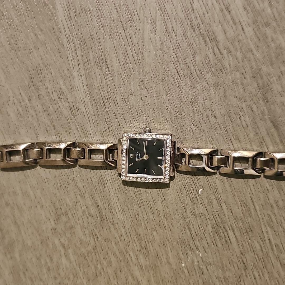 Citizen Quartz Womens Watch Silver Tone W Crys Womens Watch With Black Dial 81$